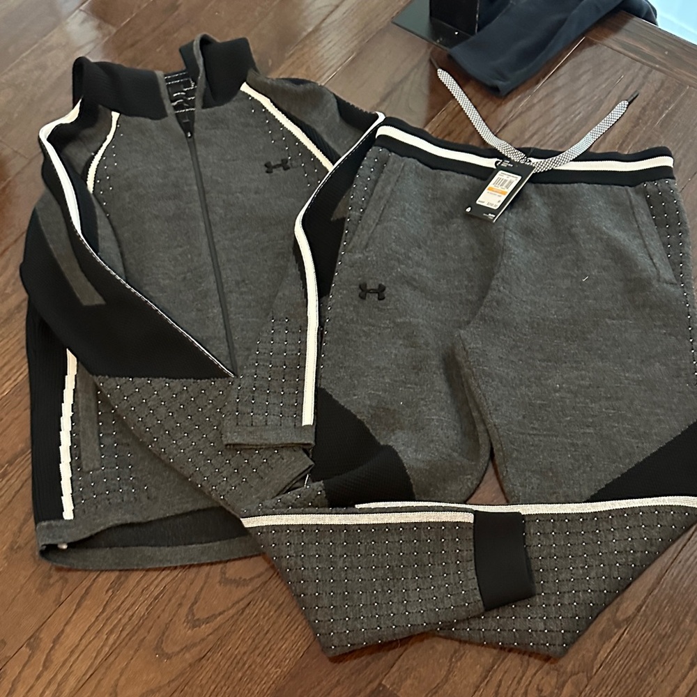 Under Armour Black and Gray Athletic Set